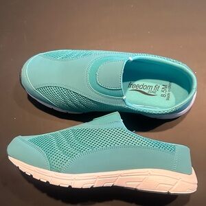 Source Unknown Teal Slip-On Walking Sneakers
